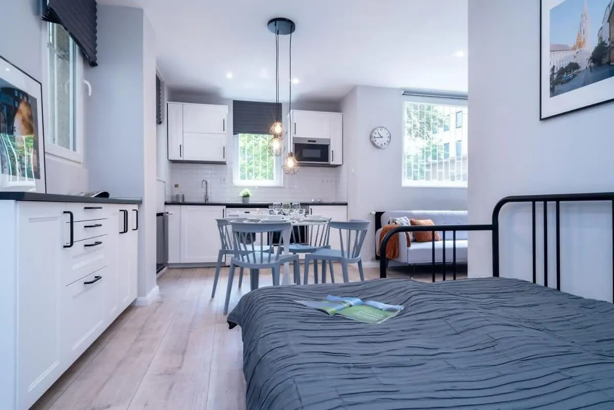 Super Central New Apartment With Air Conditioning Boedapest Hongarije