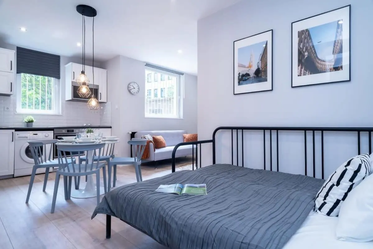 Super Central New Apartment With Air Conditioning Boedapest Hongarije